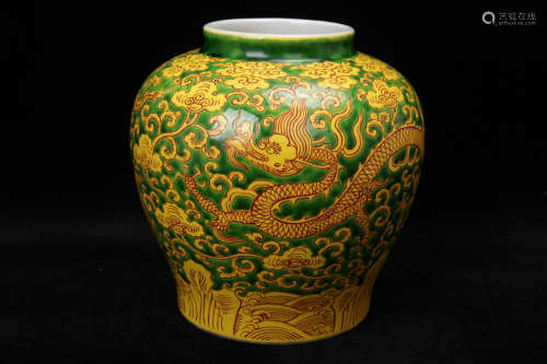 Chinese yellow glaze porcelain dragon jar, Ming mark.