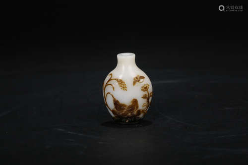 Chinese Peking glass snuff bottle.