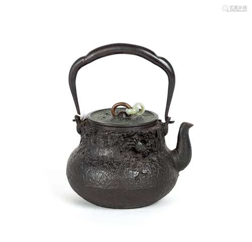 江户时代 龙文堂 安之介造 岩蟹纹古镜盖铁壶