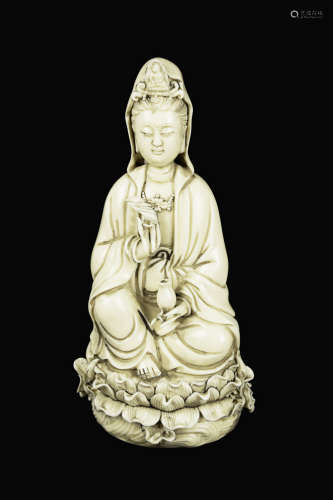 A Republic Era Chinese Dehua White Porcelain Guanyin Figurine