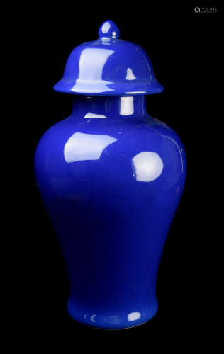 [Chinese] An Indigo Glazed Porcelain Jar with Lid