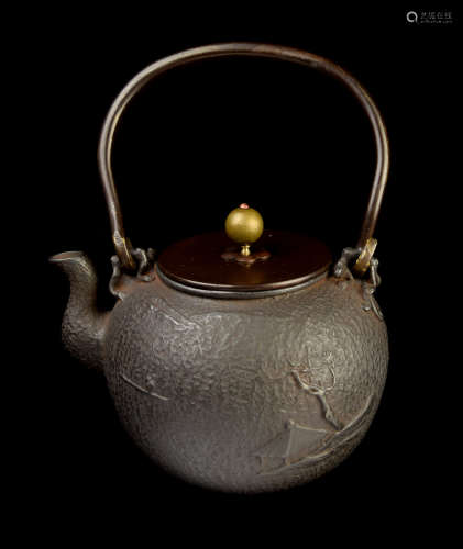 [Japanese] An Iron Teapot sealed by Ohmi Hidemitsu