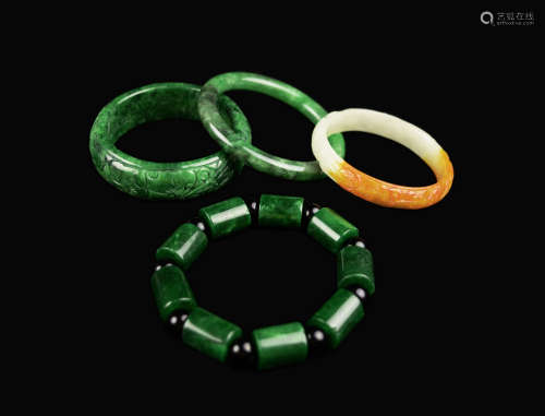 [Chinese] A Set of Spinach and White Jade Bangles and Bracelet