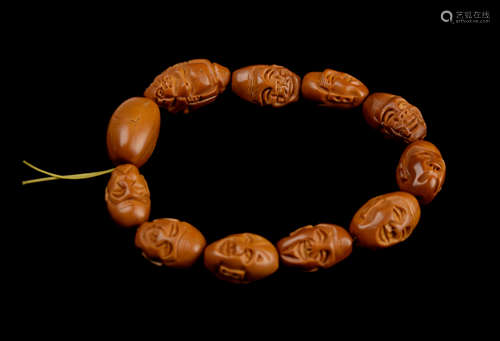 [Chinese] An Olive Seed Carved Bead Bracelet with Arhats