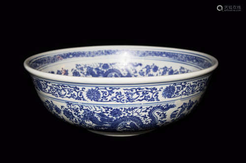 A Extra Large Chinese Blue and White Porcelain Bowl with Floral Edge and Nine Dragon Pattern, marked as 