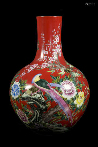 Chinese Coral Red-Ground Famille Rose Porcelain Globe Vase 