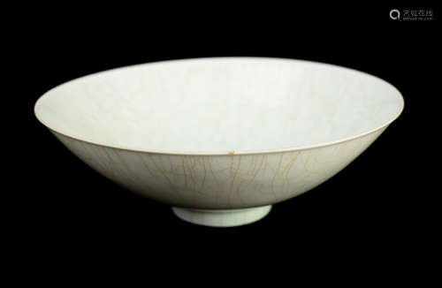 [Chinese] An Old Egg Shell Green Glazed Porcelain Bowl