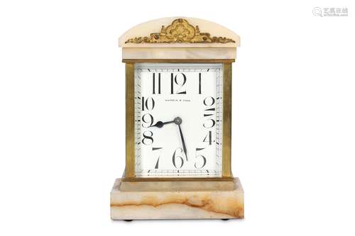 AN EARLY 20TH CENTURY FRENCH ALGERIAN ONYX AND GILT METAL MOUNTED DESK CLOCK RETAILED BY MAPPIN & WEBB