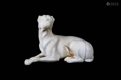 A LATE 18TH / EARLY 19TH CENTURY CARVED IVORY MODEL OF A HOUNDthe reclining beast raised on a black marble