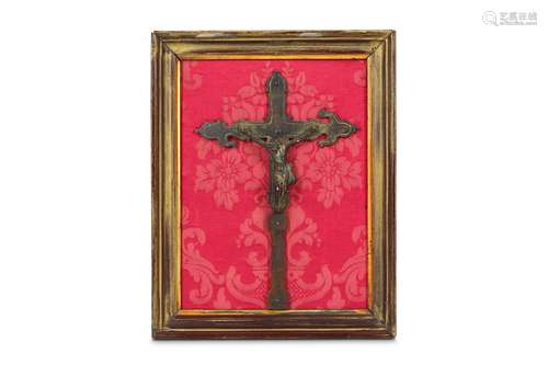 A SMALL BRONZE CRUCIFIX