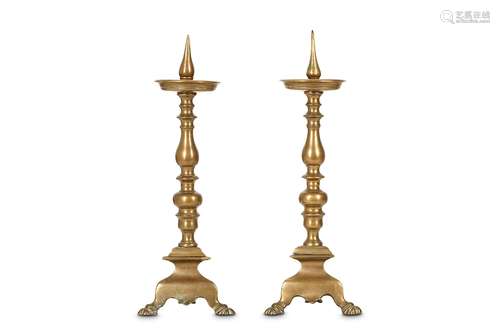 A PAIR OF 17TH / 18TH CENTURY NORTH EUROPEAN BRONZE PRICKET CANDLESTICKSthe knopped and ringed baluster stems surmounted by large circular drip pans and spire prickets