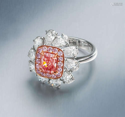 18k白金玫瑰金镶嵌重约1.08克拉枕型切割天然彩橙粉红色钻石配钻石戒指