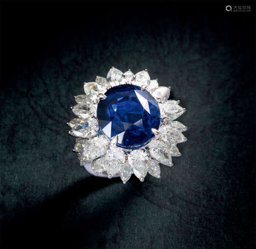 铂金镶嵌重约20.22克拉椭圆形切割天然斯里兰卡蓝宝石配钻石戒指