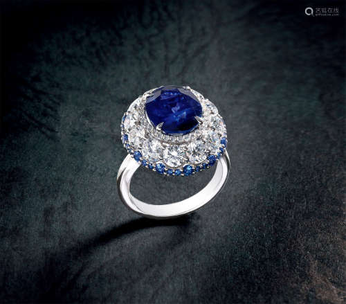 极罕有珍贵，18K白金镶嵌重约5.4克拉变色无烧蓝宝石配钻石戒指，产地克什米尔
