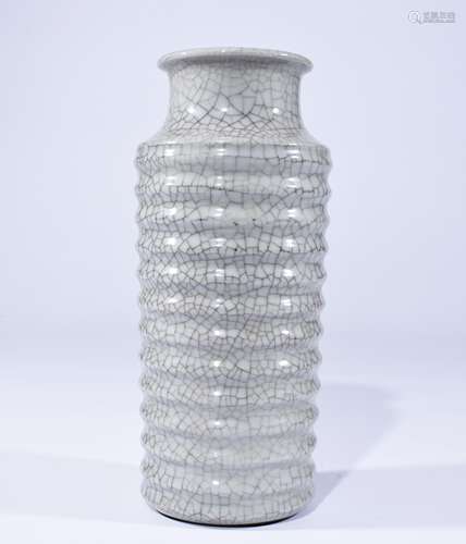 Yongzheng Mark, A Ge-Type Vase