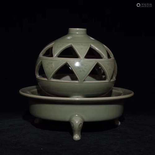 A YUE KILN HOLLOW CENSER