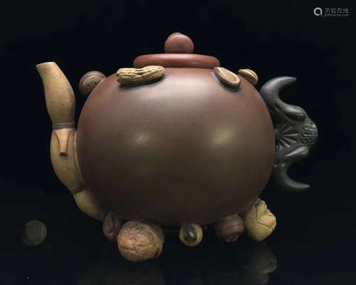 A PEISHIMING MADE ZISHA TEAPOT