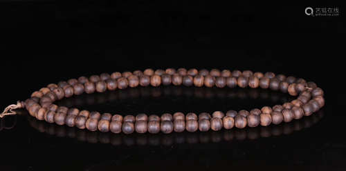 A CHENXIANG WOOD BEADS STRING NECKLACE