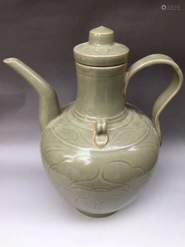 A YUE KILN EWER