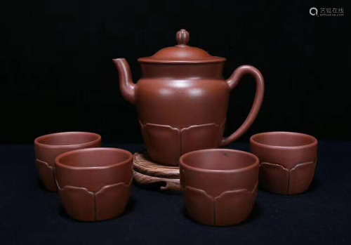 A SET OF XUHANTANG MARK TEAPOT AND CUPS