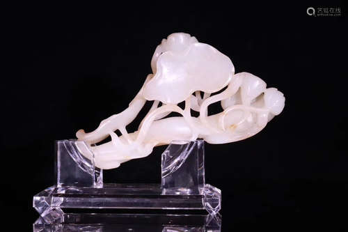 A HETIAN ZILIAO JADE LOTUS SHAPED ORNAMENT