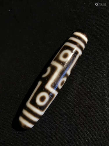 A NINE-CIRCLE PATTERN DZI BEAD