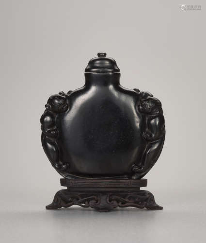 A JET ‘CHILONG’ SNUFF BOTTLE, QING DYNASTY, 18TH 19TH C…