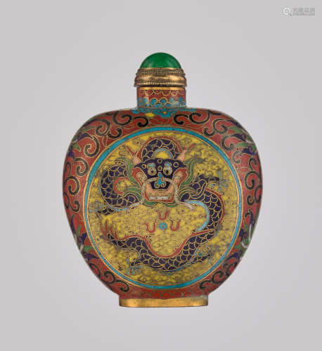 AN IRON RED CLOISONNE ‘DRAGON’ SNUFF BOTTLE, QING DYNAS…