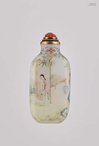 AN ENAMELLED GLASS ‘COURT LADY’ SNUFF BOTTLE, YANGZHOU …