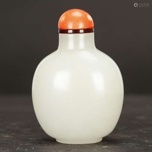 CHINESE WHITE JADE SNUFF BOTTLE