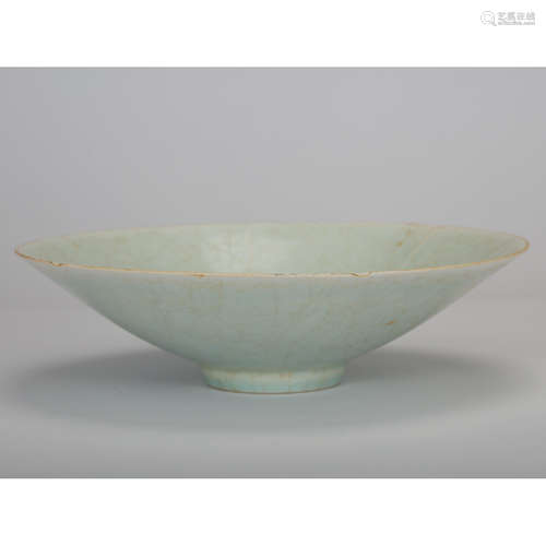 CHINESE CELADON GLAZED PORCELAIN BOWL