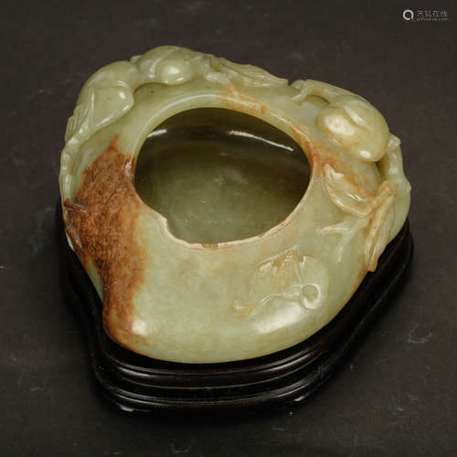 CHINESE CELADON JADE PEACH BRUSH WASHER