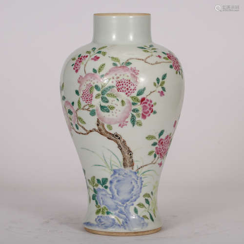 CHINESE FAMILLE ROSE PORCELAIN VASE