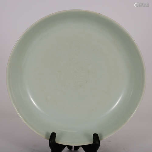 CHINESE CELADON GLAZED ANHUA PORCELAIN PLATE