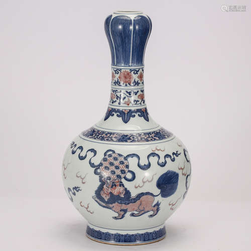 CHINESE BLUE AND WHITE GARLIC HEAD VASE