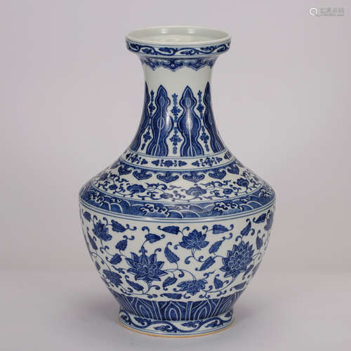 CHINESE BLUE AND WHITE VASE