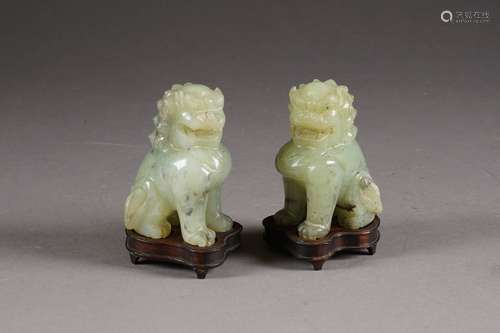 Paire de Lions de Fô, gardiens de temple. Jade ver...