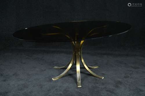 Table Design. Table ovale en verre fumé biseauté. ...