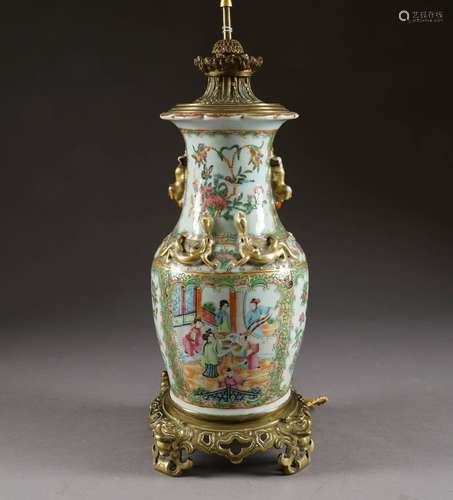 Pied de Lampe. Porcelaine de Canton polychrome et ...