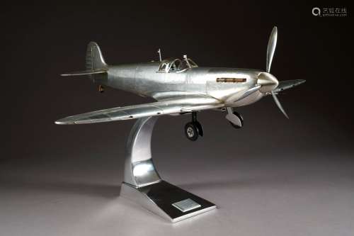 Avion Spitfire (1936). Maquette d'avion en alumini...