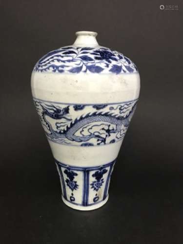 A BLUE AND WHITE 'DRAGON' MEIPING VASE