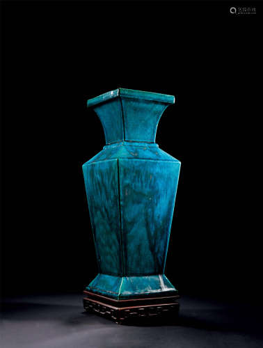 清中期 孔雀绿釉方瓶