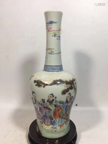 A FAMILLE ROSE FIGURE PATTERN FLASK