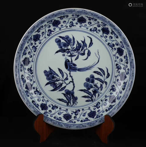 A BLUE&WHITE FLORAL& BIRD PATTERN PLATE