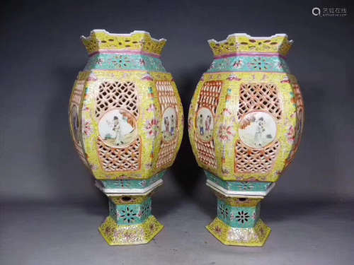 A PAIR OF QING DYNASTY FAMILLE-ROSE FIGURE PALACE LANTERN