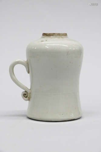 Chinese white glazed porcelain small pot