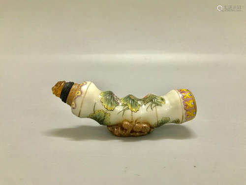 Chinese Enamel Porcelain Snuff Bottle