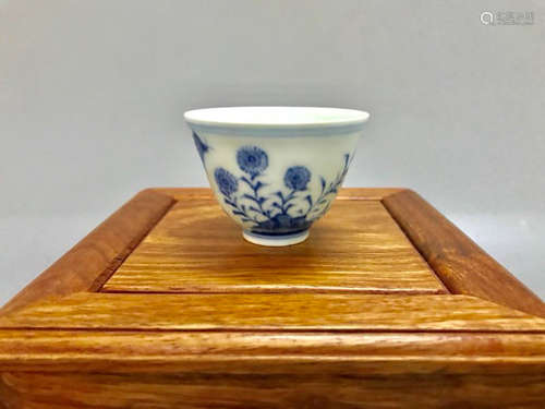 Chinese Ming Dynasty Blue and White Cup