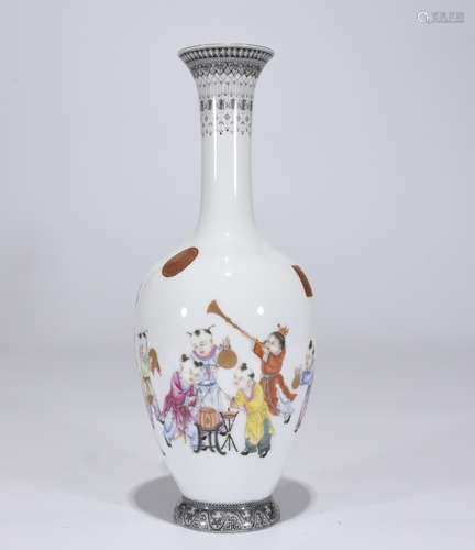 Chinese Famille Rose Porcelain Vase