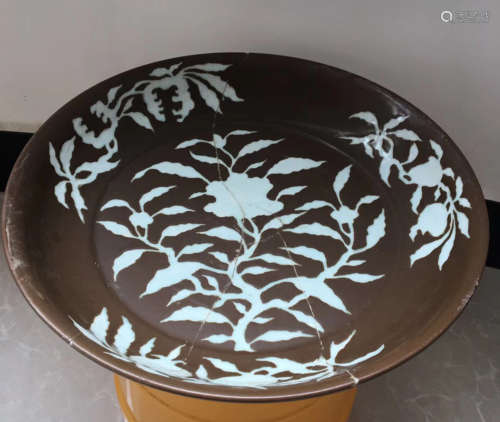 LEAVES DECORATED PLATE